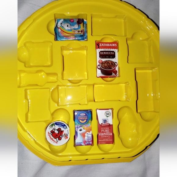:* Surprise Brands Collector's Case Series 2, 1 mini toy, 8 Exclusive Mini foods - Picture 4 of 5